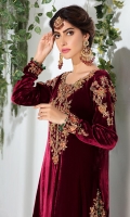 This luxurious maroon velvet long shirt is heavily embellished with zardoze and resham work. Paired with worked pants and dupatta.