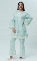 This traitional chikan Kurta with beautiful mirror work encrusted alongside the borders with laces. Paired with lace embellished chikan bootcut pants