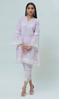 This traditional chikan Kurta with beautiful mirror work encrusted alongside the borders with laces.the hemline of the shirt is further enhanced with crochet laces paired with lace embellished chikan pants.