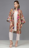 Printed Indian cotton net coat accompanied by a grip silk inner shirt and capri pants in beige
