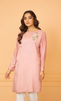 The beauty of this tea pink shirt is the embroidered work done on the left shoulder in a decent floral pattern of white, pink and light green.