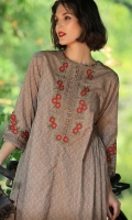 YARN DYED EMBROIDERED FRONT OPEN SHIRT WITH BOTH SIDE GATHERS BOAT NECK WITH BUTTONS ON SLIT STRAIGHT SLEEVES