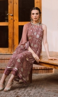 Tehreem wears sitari.A pure chiffon asymmetric shirt is hand rendered with a beautiful jaal of chandi mukesh. We have paired it with embroidered cigarette pants.