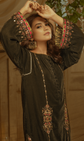 Amira is classic army green velvet outfit, paired with velvet straight cut pants and chiffon dupatta with banarsi finishing. It is beautified with heavy embellishment of hand work of arri, kora, dabka, gota flowers and pink accented resham.