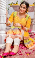 Crisp Yellow Lawn Kameez with floral embroidered chatta, charma dori neckline with traditional sheesha kaam overlaped with saffron resham thread. Bolero bodice, daaman and sleeves cuffs with digitally printed pure silk adorned with embroidered rose gold lace, mirror work, diamante studs and textured details. Paired with cotton shalwar in white ( 2 PC STITCHED)