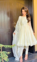 Product details: Fabric: Raw silk and Organza Items: 3 Colour: Off white -Fakhira Pishwas is a flowy knee length pishwas featuring handworked bodice and sleeves. The organza dupatta comes adorned with croatian laces as shown in the picture.