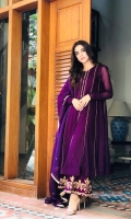 A brunt purple pishwas highlighting beautiful silhouette with gold buttons on the neckline. It’s traditional cut is regal which comes with a delicate tilla work culottes and gold finishing dupatta.