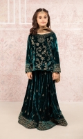 Embroidered choli featuring handwork on neckline paired with embroidered lehnga Crushed tissue dupatta