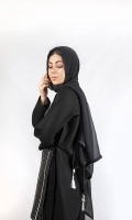 Minimalizing your wardrobes with this mono-toned black dupatta